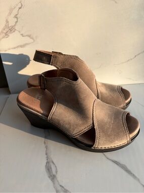 Dansko sz 39 Vanda nubuck leather peep toe slingback wedge heel sandal shoe